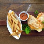 Quilamula: Donde el Queso 🧀 y el Mezcal 🥃 Saben a Tradición